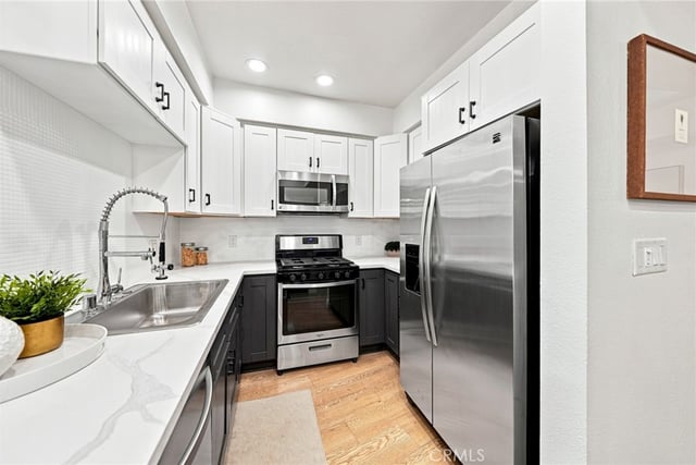 2222 N Beachwood Drive 105, Los Angeles, CA 90068 — photo 9 of 40
