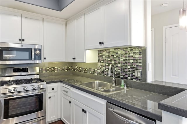 4455 Hazeltine Avenue 208, Sherman Oaks, CA 91423 — photo 14 of 42
