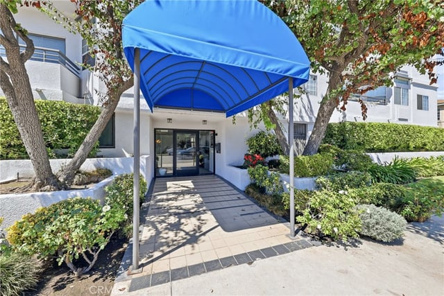 4455 Hazeltine Avenue 208, Sherman Oaks, CA 91423 — photo 2 of 42