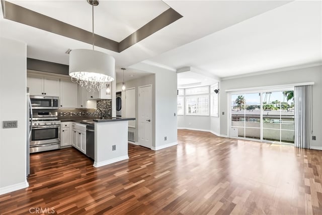 4455 Hazeltine Avenue 208, Sherman Oaks, CA 91423 — photo 9 of 42