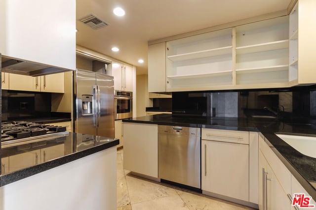 8787 Shoreham Drive 407, West Hollywood, CA 90069 — photo 17 of 25