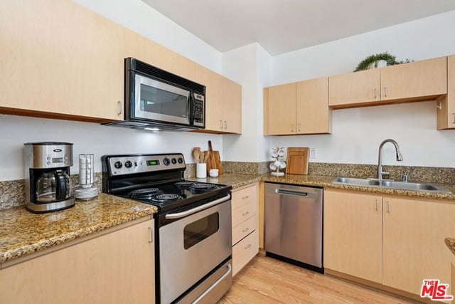 630 W 6th Street 505, Los Angeles, CA 90017 — photo 16 of 42