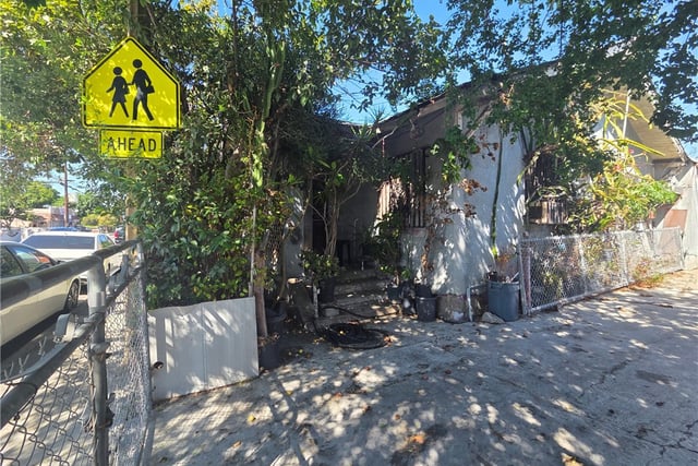 7500 Crockett, Los Angeles, CA 90001 — photo 5 of 22