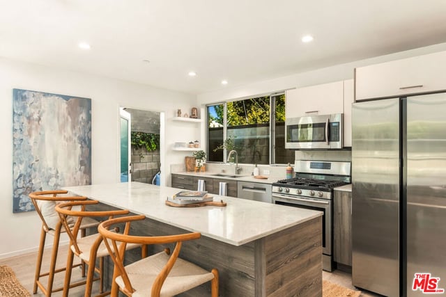 5411 W Wilshire Vista Lane, Los Angeles, CA 90019 — photo 11 of 34