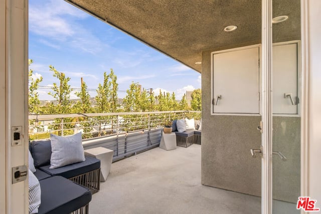5411 W Wilshire Vista Lane, Los Angeles, CA 90019 — photo 26 of 34