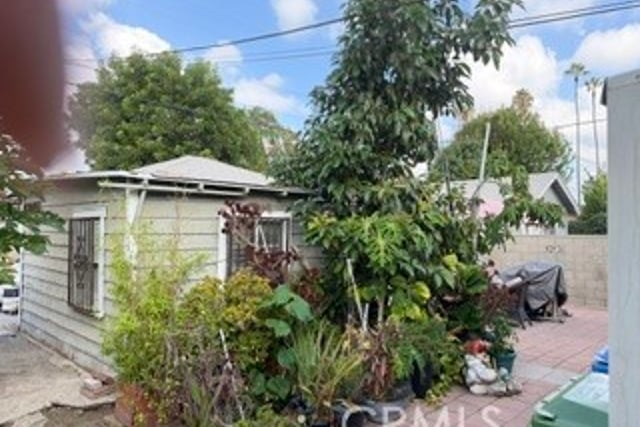 5723 Cimarron Street, Los Angeles, CA 90062 — photo 5 of 21