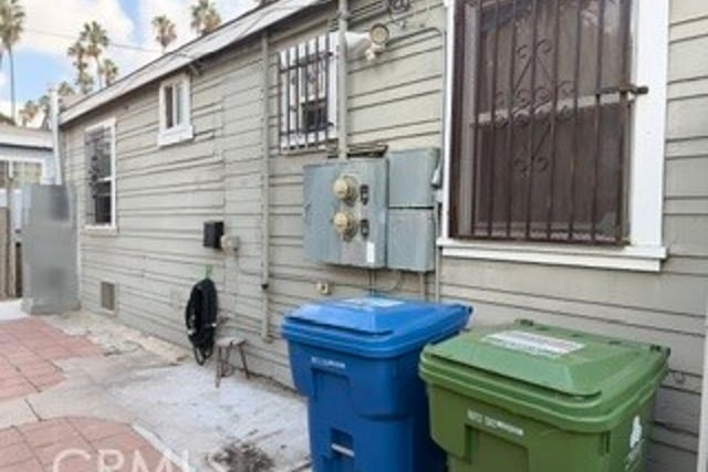 5723 Cimarron Street, Los Angeles, CA 90062 — photo 6 of 21
