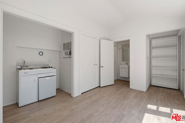 2213 Arizona Avenue, Santa Monica, CA 90404 — photo 19 of 22