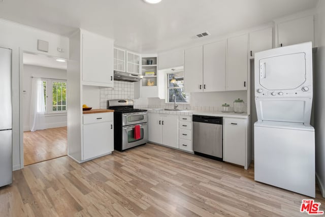 2213 Arizona Avenue, Santa Monica, CA 90404 — photo 5 of 22
