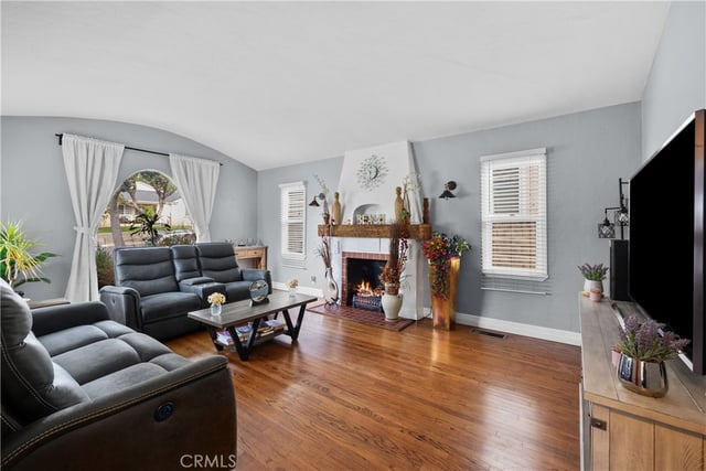 1010 E Santa Anita, Burbank, CA 91501 — photo 4 of 35