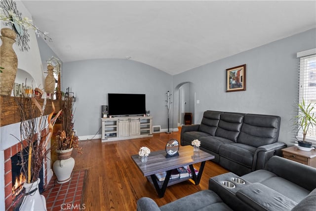 1010 E Santa Anita, Burbank, CA 91501 — photo 6 of 35