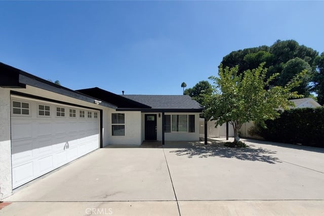 8132 Hatillo, Los Angeles, CA 91306 — photo 3 of 28