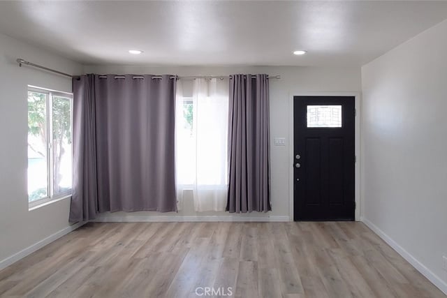 8132 Hatillo, Los Angeles, CA 91306 — photo 5 of 28