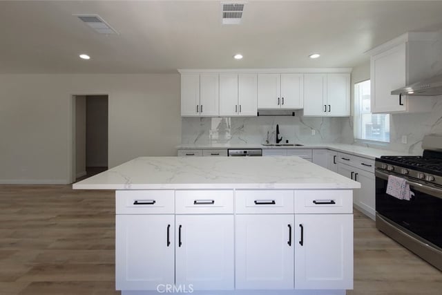8132 Hatillo, Los Angeles, CA 91306 — photo 9 of 28
