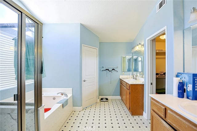 28611 Lupine St, Castaic, CA 91384 — photo 15 of 46