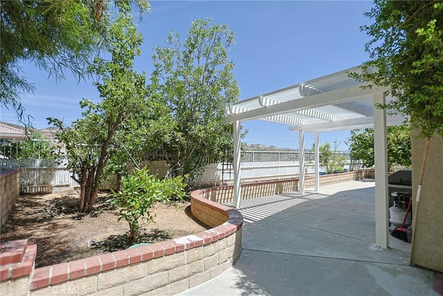 28611 Lupine St, Castaic, CA 91384 — photo 34 of 46