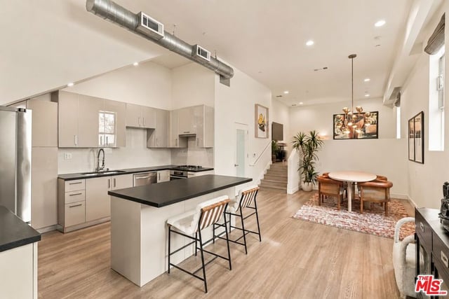 8703 W West Knoll Drive 104, West Hollywood, CA 90069 — photo 2 of 24