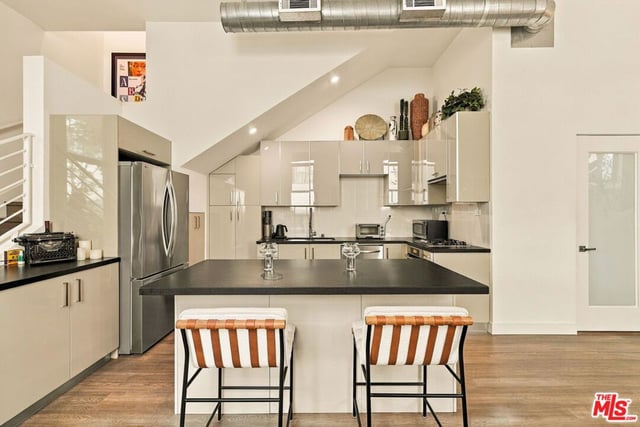 8703 W West Knoll Drive 104, West Hollywood, CA 90069 — photo 4 of 24