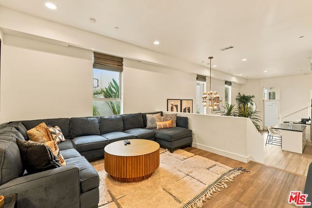 8703 W West Knoll Drive 104, West Hollywood, CA 90069 — photo 9 of 24