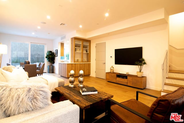 1015 Figueroa Terrace 22, Los Angeles, CA 90012 — photo 12 of 18