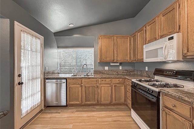 28131 Seco Canyon Road 39, Saugus, CA 91390 — photo 11 of 46