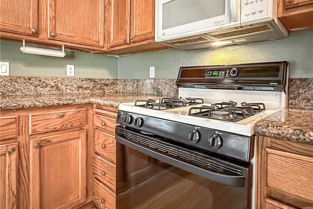 28131 Seco Canyon Road 39, Saugus, CA 91390 — photo 15 of 46