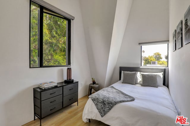 1282 S Cloverdale Avenue, Los Angeles, CA 90019 — photo 14 of 29