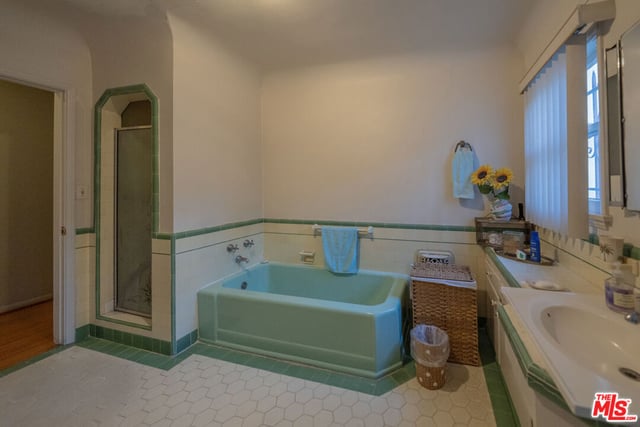 516 N Crescent Heights Boulevard, Los Angeles, CA 90048 — photo 15 of 26