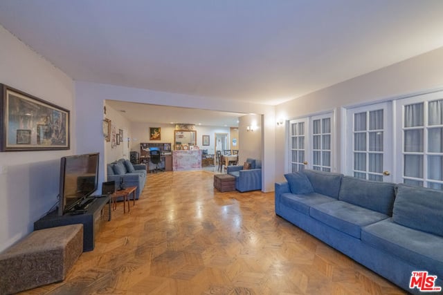 516 N Crescent Heights Boulevard, Los Angeles, CA 90048 — photo 9 of 26