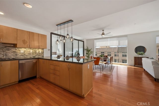 285 W 6th St 326, San Pedro, CA 90731 — photo 6 of 23