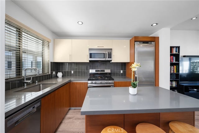 1700 Sawtelle Boulevard 317, Los Angeles, CA 90025 — photo 4 of 20