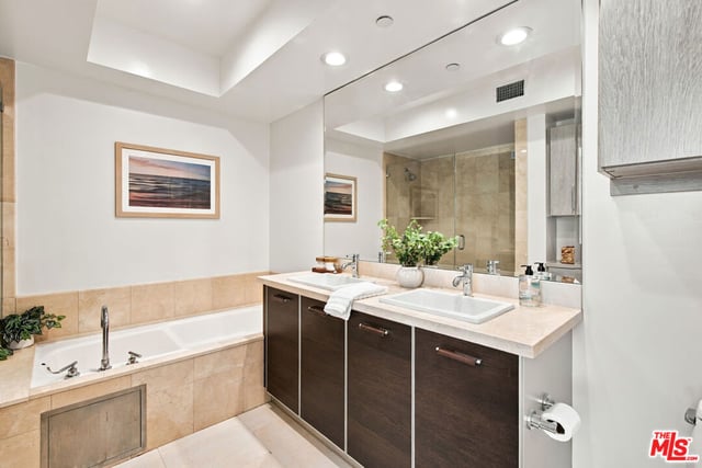 325 Arnaz Drive 301, Los Angeles, CA 90048 — photo 13 of 21