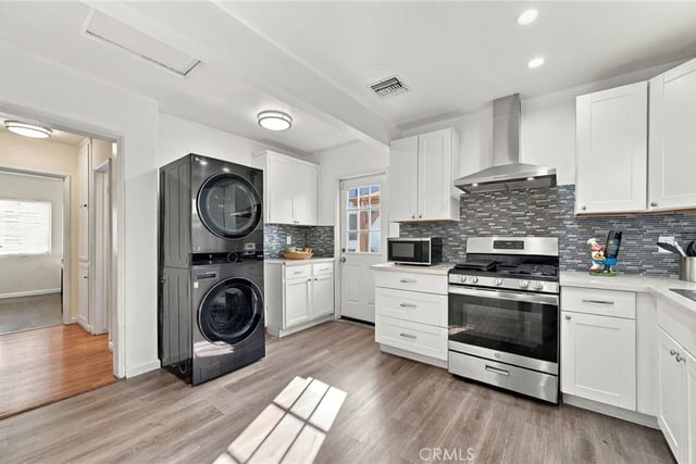 7453 Blewett Avenue, Lake Balboa, CA 91406 — photo 9 of 39