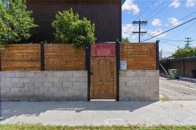 17660 Martha, Los Angeles, CA 91316 — photo 38 of 73