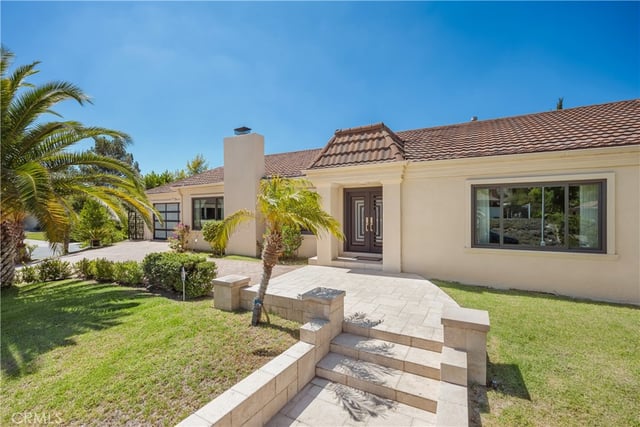 3851 Karen Lynn Drive, Glendale, CA 91206 — photo 4 of 45