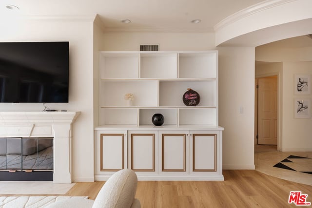 121 N Almont Drive 304, Beverly Hills, CA 90211 — photo 13 of 52