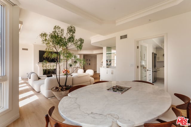 121 N Almont Drive 304, Beverly Hills, CA 90211 — photo 16 of 52