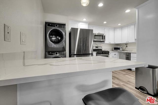 810 S Lucerne Boulevard 203, Los Angeles, CA 90005 — photo 5 of 17
