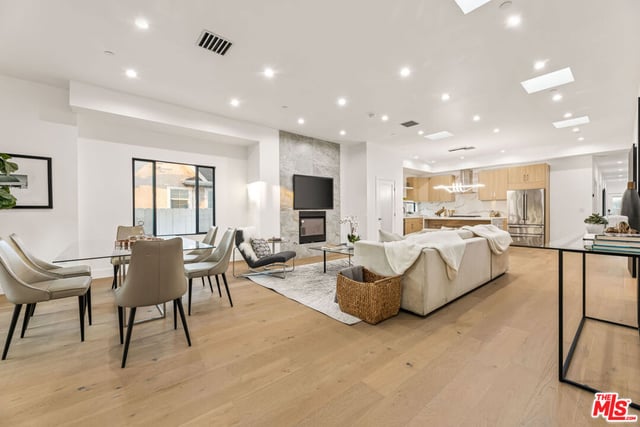 1170 S Lucerne Boulevard, Los Angeles, CA 90019 — photo 2 of 44