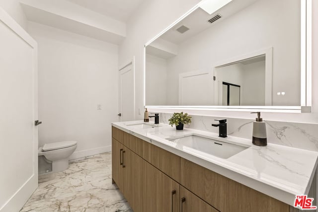 1170 S Lucerne Boulevard, Los Angeles, CA 90019 — photo 25 of 44