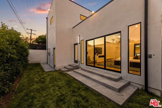 1170 S Lucerne Boulevard, Los Angeles, CA 90019 — photo 39 of 44