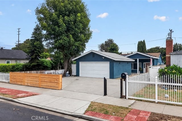 2166 Fashion Avenue, Long Beach, CA 90810 — photo 2 of 30