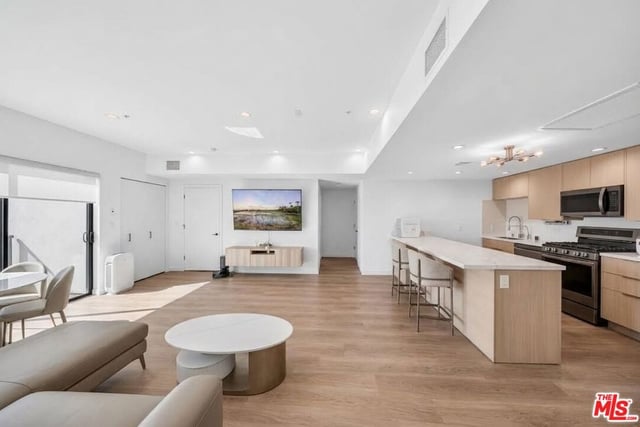 321 S Oxford Avenue 603, Los Angeles, CA 90010 — photo 4 of 22