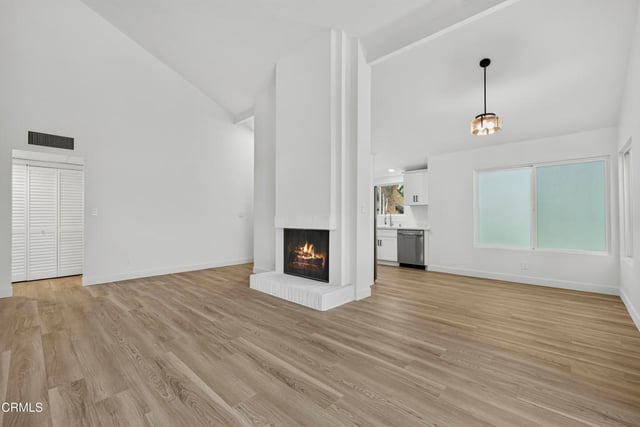 22330 Victory Boulevard 604, Los Angeles, CA 91367 — photo 3 of 22