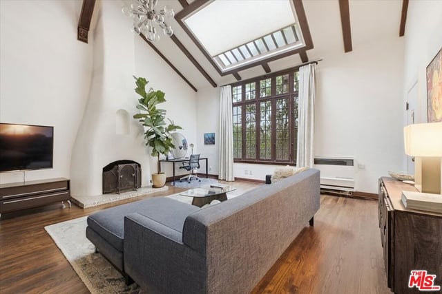 6202 Banner Avenue 1, Los Angeles, CA 90038 — photo 3 of 42