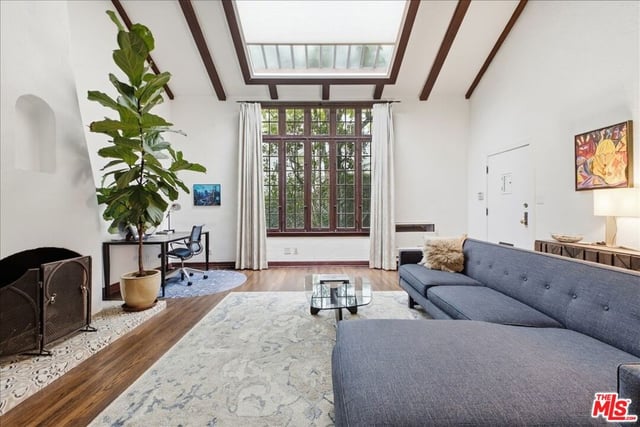 6202 Banner Avenue 1, Los Angeles, CA 90038 — photo 4 of 42