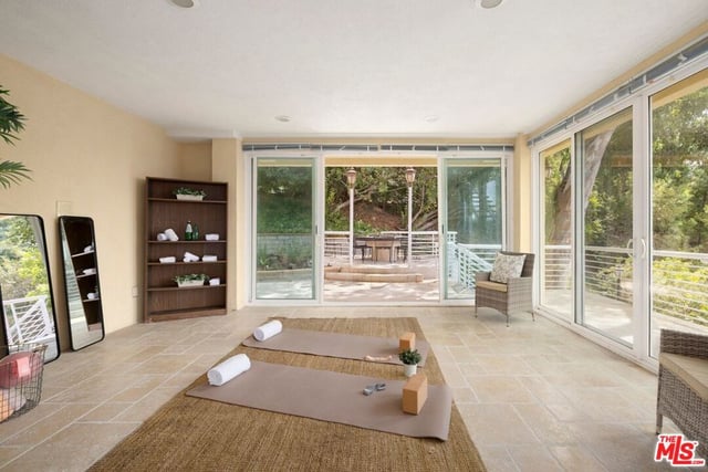 4615 White Oak Place, Los Angeles, CA 91316 — photo 10 of 25