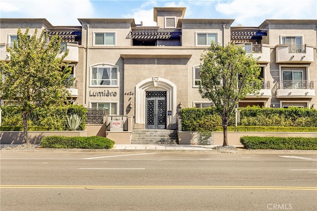 4424 Whitsett Avenue 110, Studio City, CA 91604 — photo 2 of 34