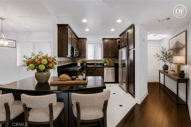 4424 Whitsett Avenue 110, Studio City, CA 91604 — photo 8 of 34