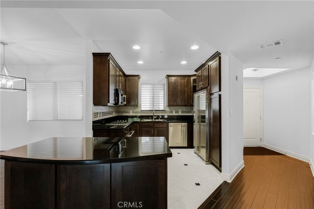 4424 Whitsett Avenue 110, Studio City, CA 91604 — photo 9 of 34